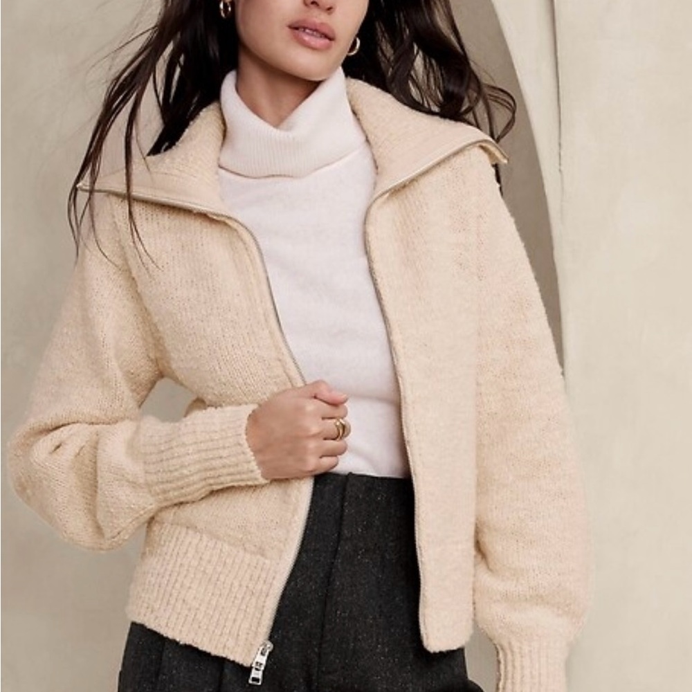New Banana Republic Size S, 96% Wool Sweater
